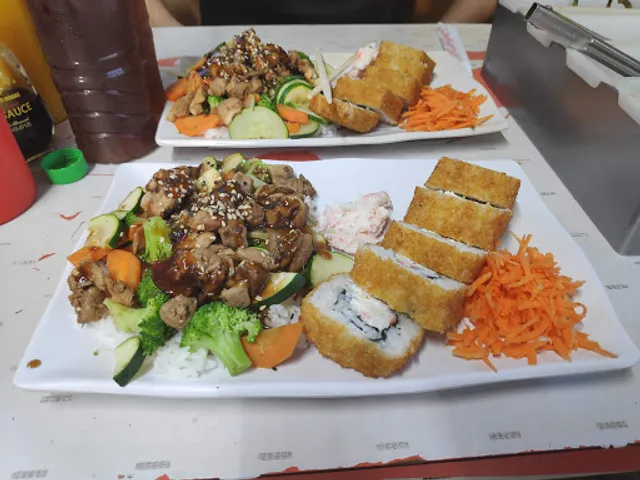 Teriyaky y sushi los pinos