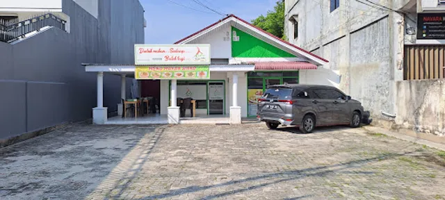 KEDAI DUDUK MAKAN DAHLIA