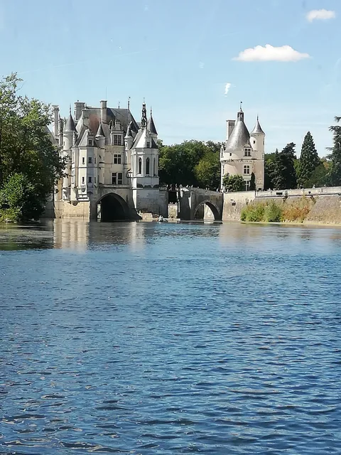 Maison éclusière (niveau des crues du Cher)