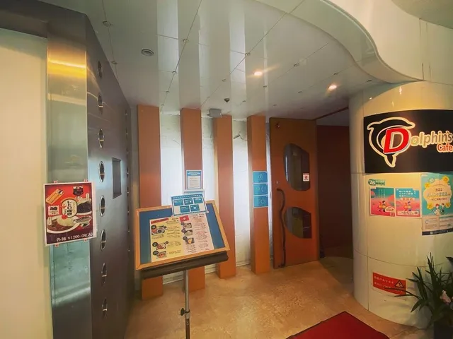 Dolphin's Cafe