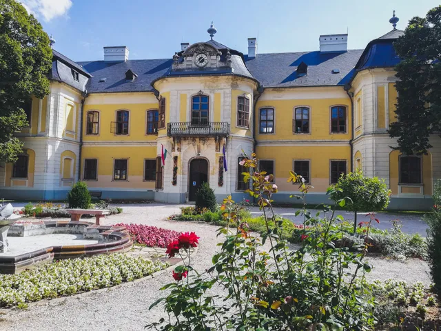 Lamberg Castle Cultural Center - Mor