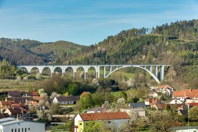Železniční viadukt