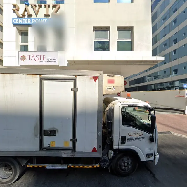 Raviz Center Point Hotel Parking