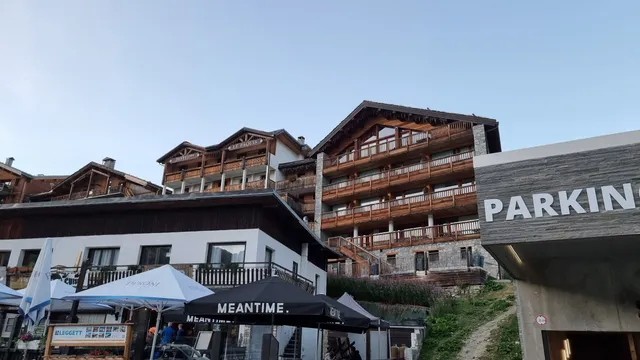 Loop Bar & Restaurant