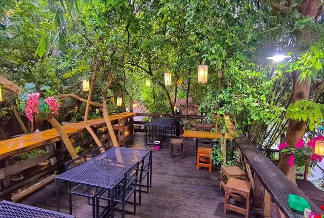 ร้านอาหารบ้านสวนกำนัน