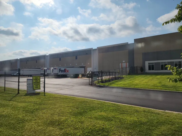 Chewy Fullfillment Center AVP1