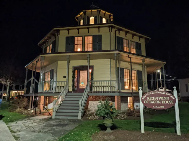 Rich-Twinn Octagon House