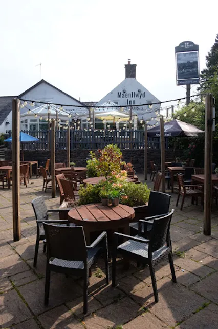 Maenllwyd Inn Rudry