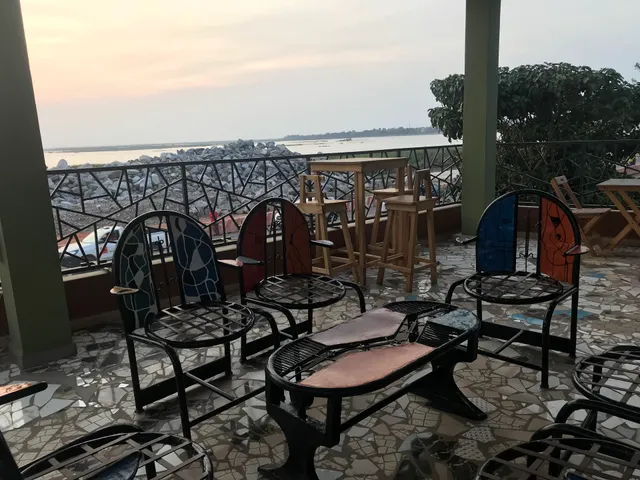 L’ESCALE ZEVOUGNON