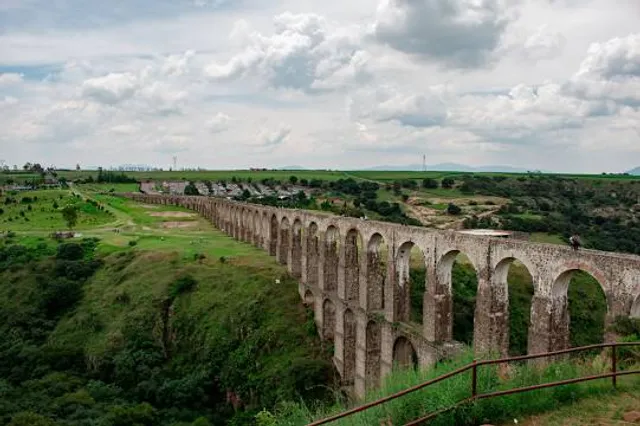 ARCOS DEL SITIO y Elevaciones y Vuelos en Globo