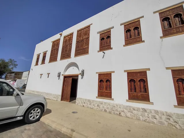 The old Emirate Palace in Umluj