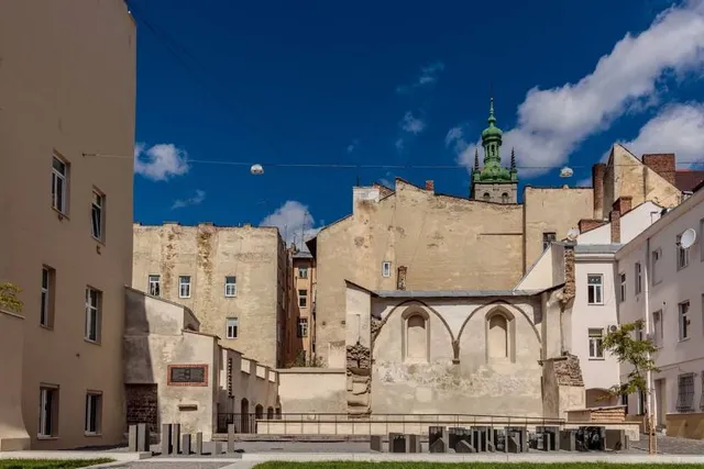 The Space of Synagogues