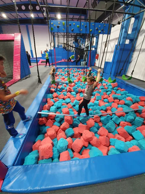 JUMP MANIA Park Trampolin