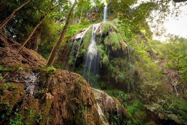 Pha Rom Yen Waterfall