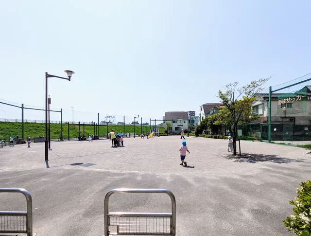 Kamearinakagawatsutsumi Park