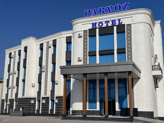 Parvoz Hotel