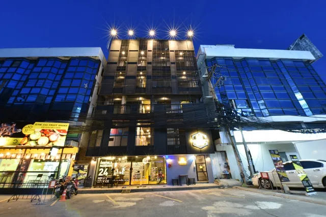 248 Street Hostel and Rooftop Bar