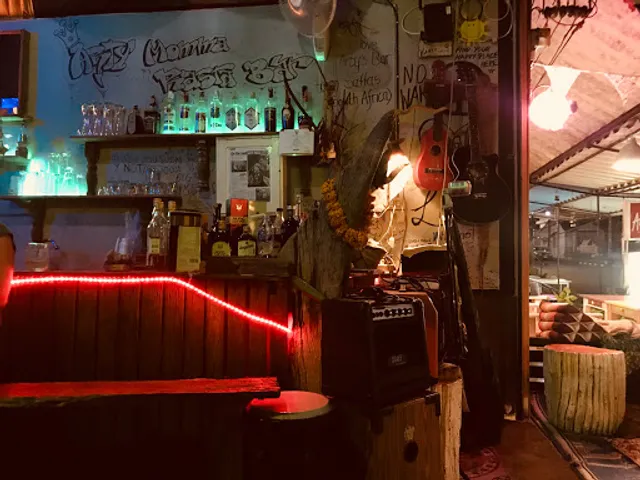 Arty Momma Rasta Bar