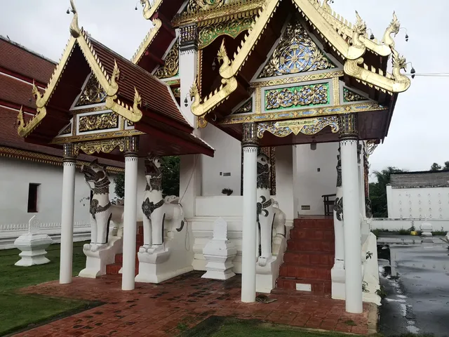 Wat Thong Laplae