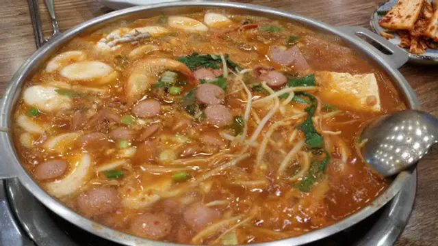 뼈마시 감자탕 부대찌개 현풍점