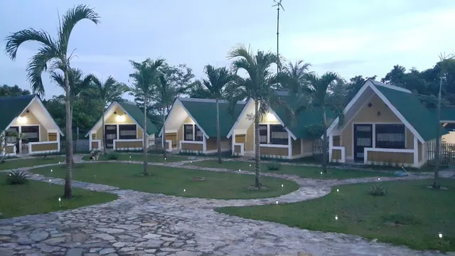 CasaVelion Cottages & Resto