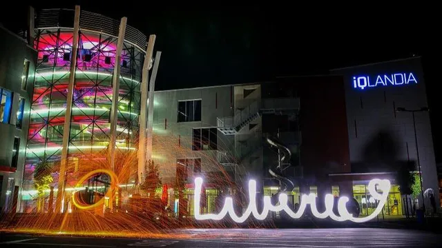 iQLANDIA
