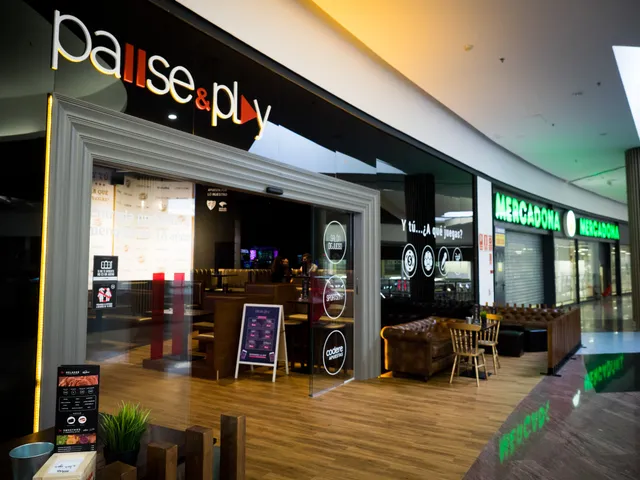 Salón de juegos & Sports Bar Pause&Play