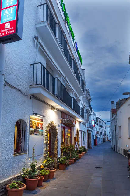 Hostal Restaurant La Tina