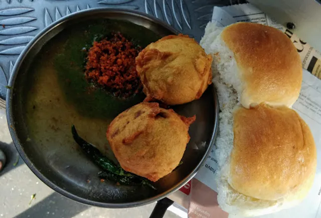 Vasu Wadapav Center