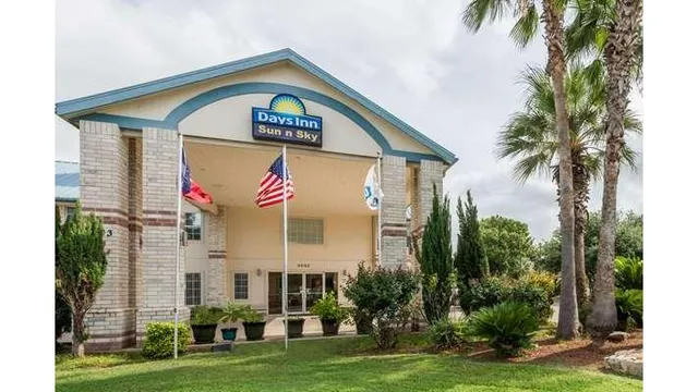 Days Inn by Wyndham San Antonio Southeast/Frost Bank Center