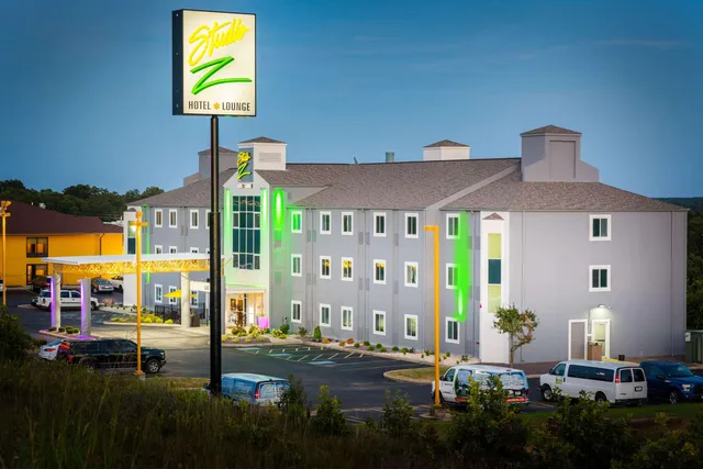 Studio Z Extended Stay Hotel & Lounge