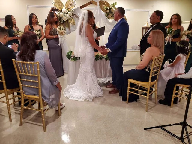 Wedding Officiant | Oficiante de Bodas - Massiel Susana