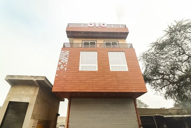 OYO 65694 New Dreams Hotel