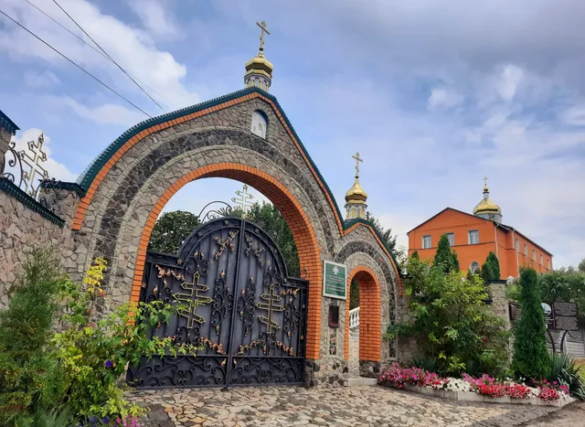 Svyato-Mykolayivsʹkyy Cholovichyy Monastyr Pravoslavnoyi Tserkvy Ukrayiny.