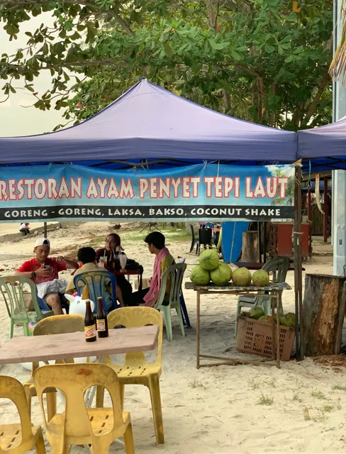 Restoran Ayam Penyet Tepi Laut
