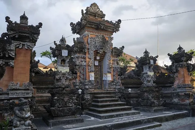 Pura Ponjok Batu