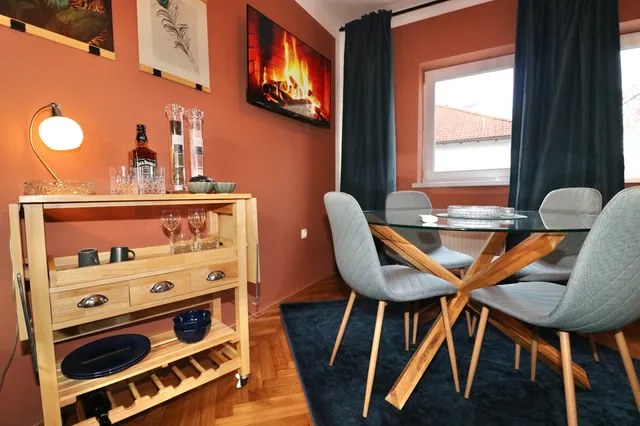 Apartmaji: Studio City *** by Sigismundi