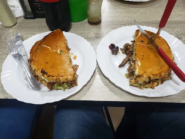 Xis Gaudério Lancheria e Restaurante