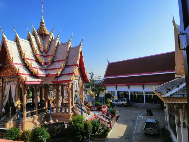 Wat Lat Pla Khao