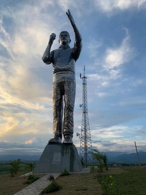 Monumento Padre Léo