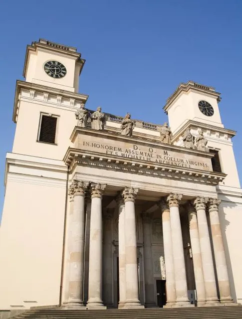 Assumption Cathedral, Vác