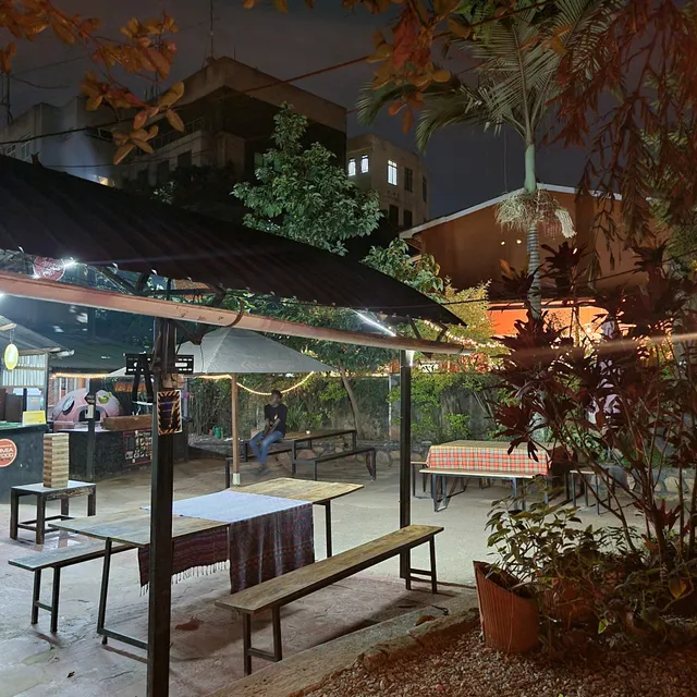 Mad Hatters - Restaurant & Bar