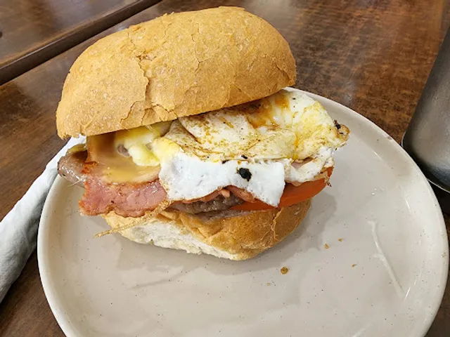 Nikki's Café On William