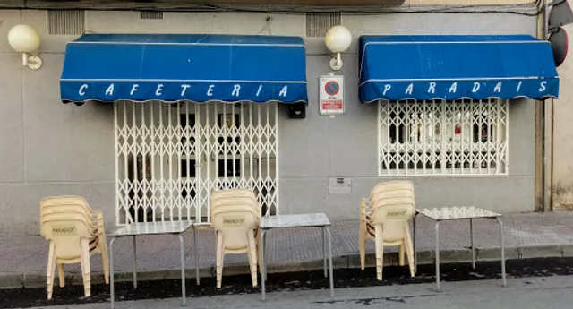 Cafetería-Karaoke Paradise