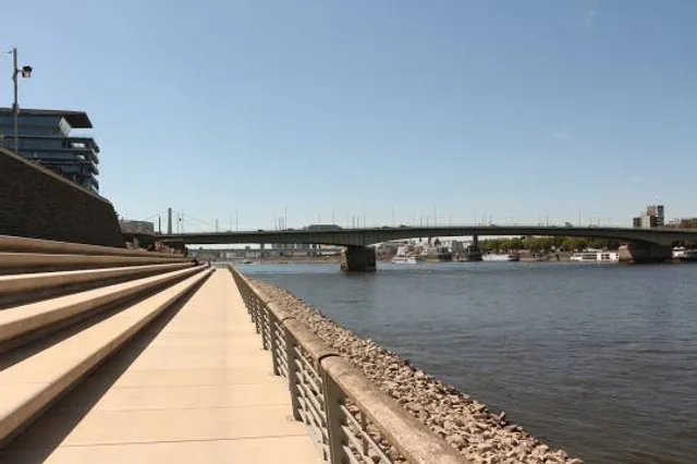 Rheinpromenade Köln-Deutz