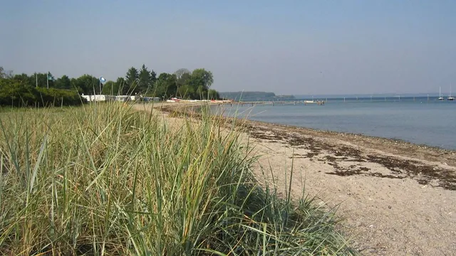 Loddenhøj Strand, Løjt Land