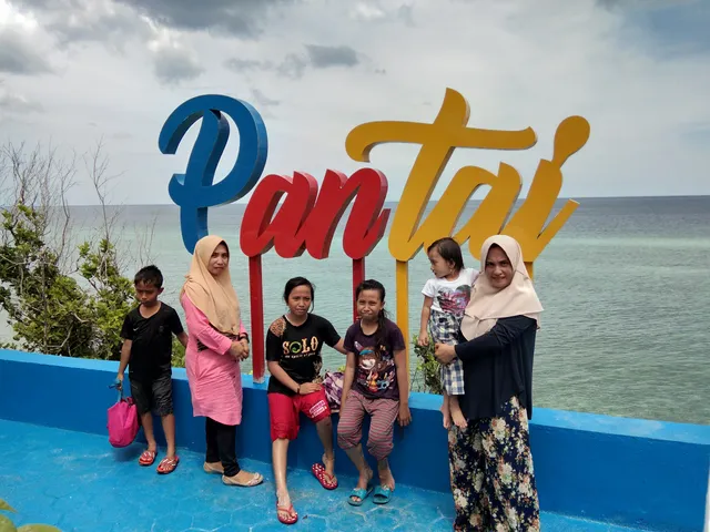 Pantai Mowuru