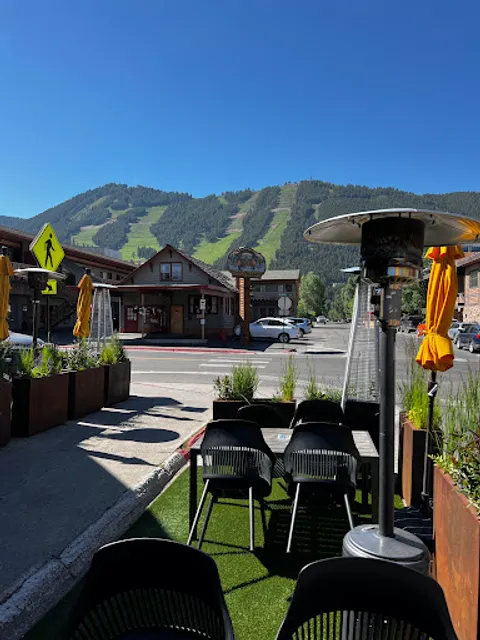 Gather in Jackson Hole for Food & Drink