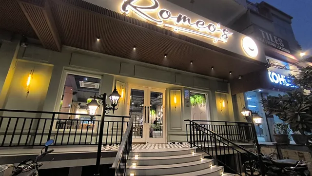 Romeo's Cafe & Restaurant