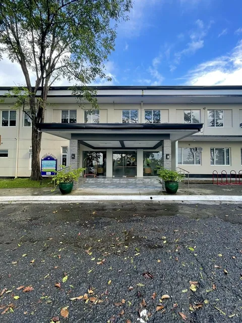 Emerald Manor by Crown Peak